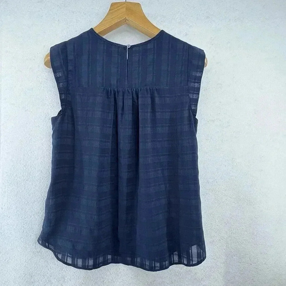 Loft Women’s Navy Plaid Texture Pleated Yoke Ruffle Sleeve Tank Top‎ Size Medium - Picture 4 of 9